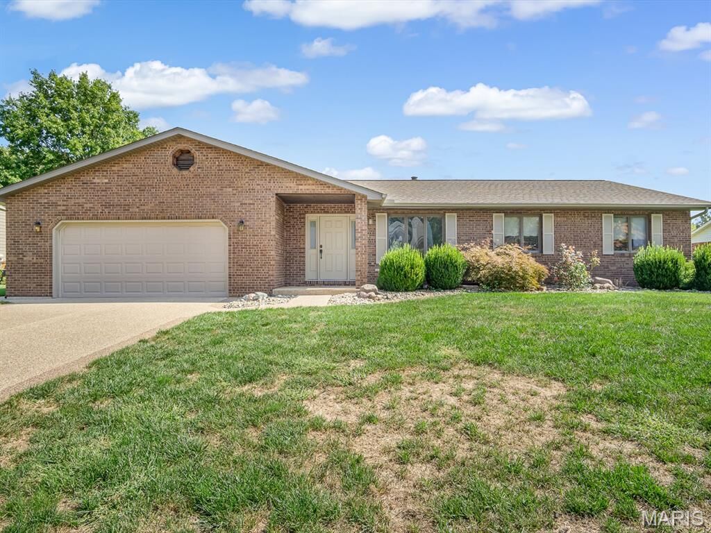 Property Photo: 305 Sierra Court IL 62034