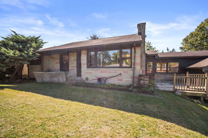 Property Photo:  2403 W Alvina Ave  WI 53221 