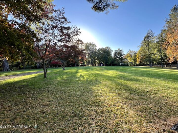 Property Photo:  6 Heathcliff Road  NJ 07760 
