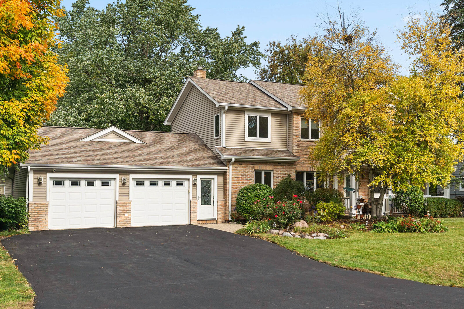 Property Photo: 23W620 Walnut Street IL 60172
