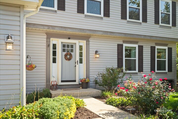 Property Photo: 716 Pinehurst Lane IL 60543