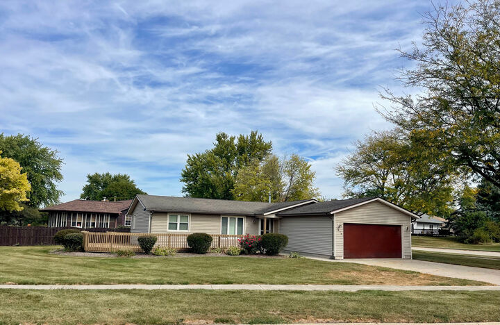 167 W Carol Avenue  Cortland IL 60112 photo