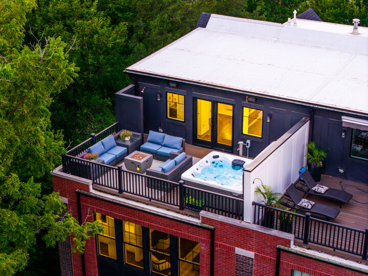 Property Photo:  912 E Chicago Avenue  IL 60540 
