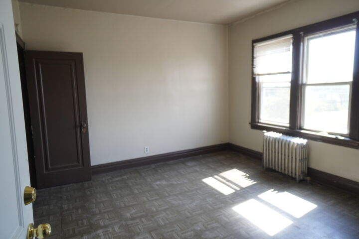 Property Photo:  130 East 13th Avenue Avenue 6  IN 46407 