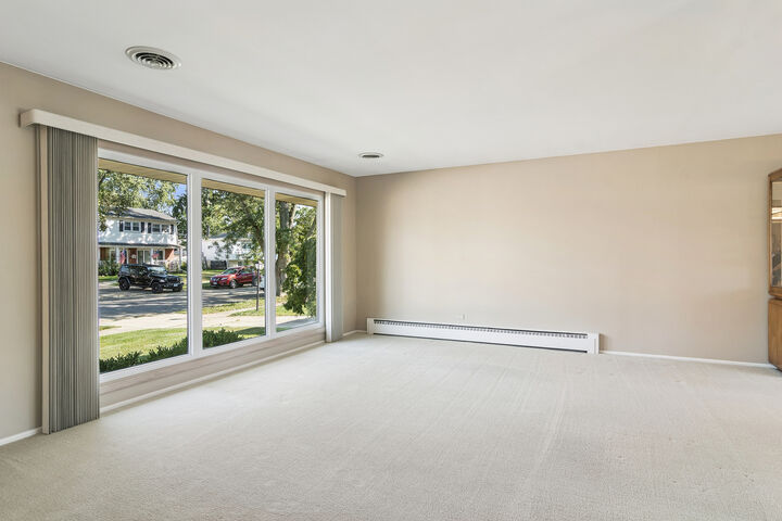 Property Photo: 450 Little Path Road IL 60016