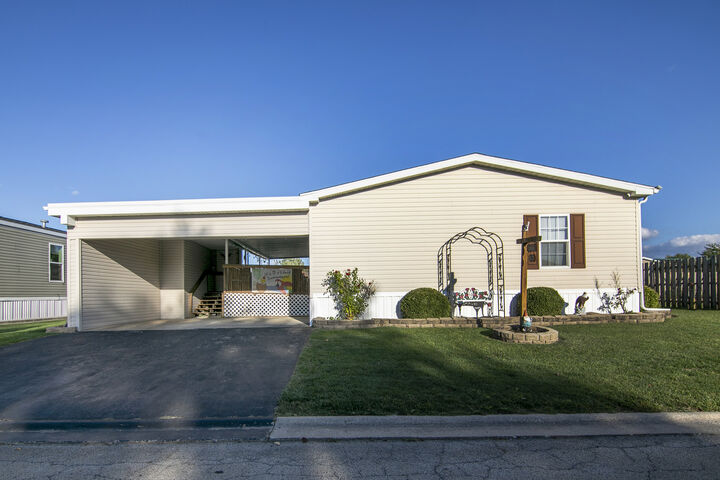 Property Photo: 63 Saint George IL 60914