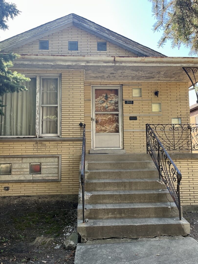 Property Photo:  3907 W Marquette Road  IL 60629 