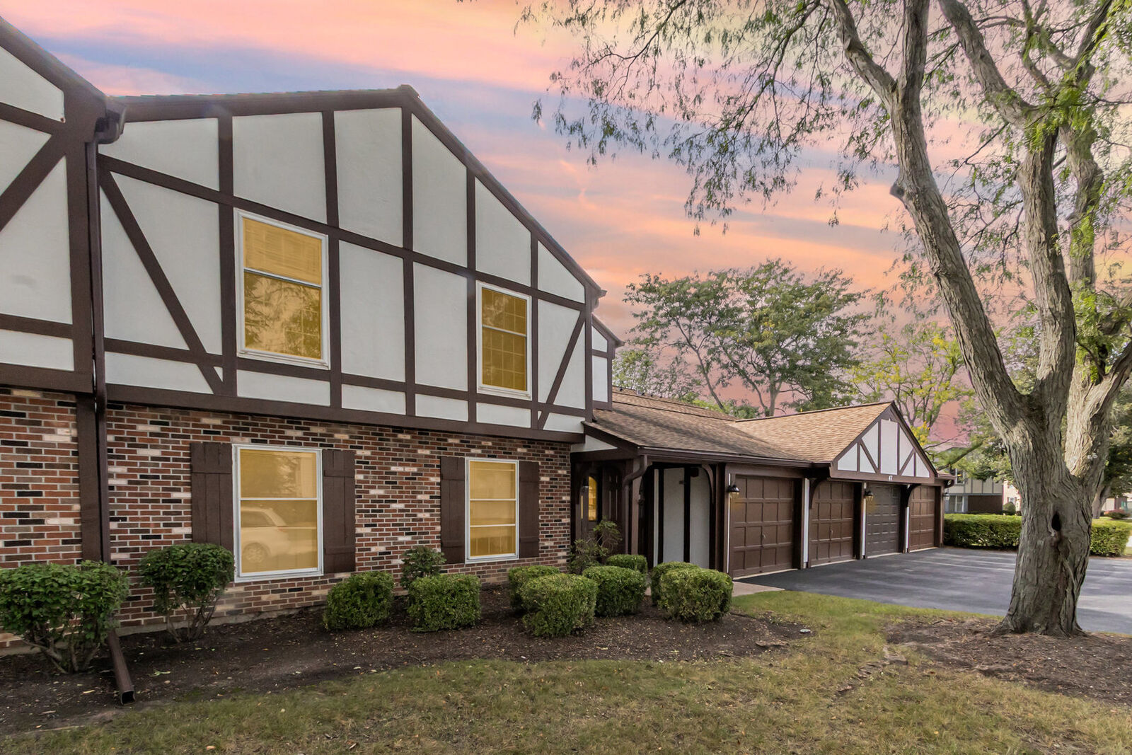 Property Photo:  47 Glencoe Court 102D  IL 60565 