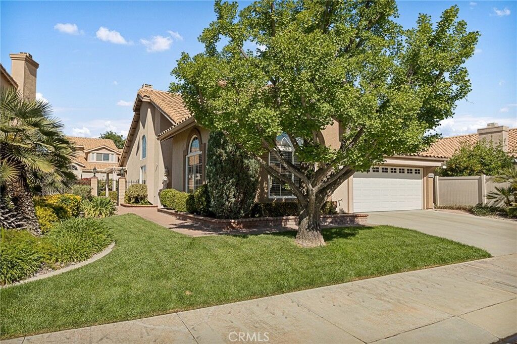 Property Photo: 1521 Fairway Oaks CA 92220