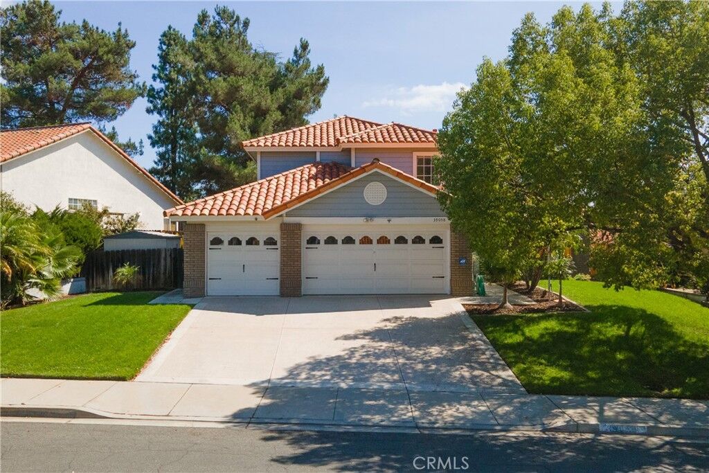 Property Photo:  39058 Camino Hermosa  CA 92563 