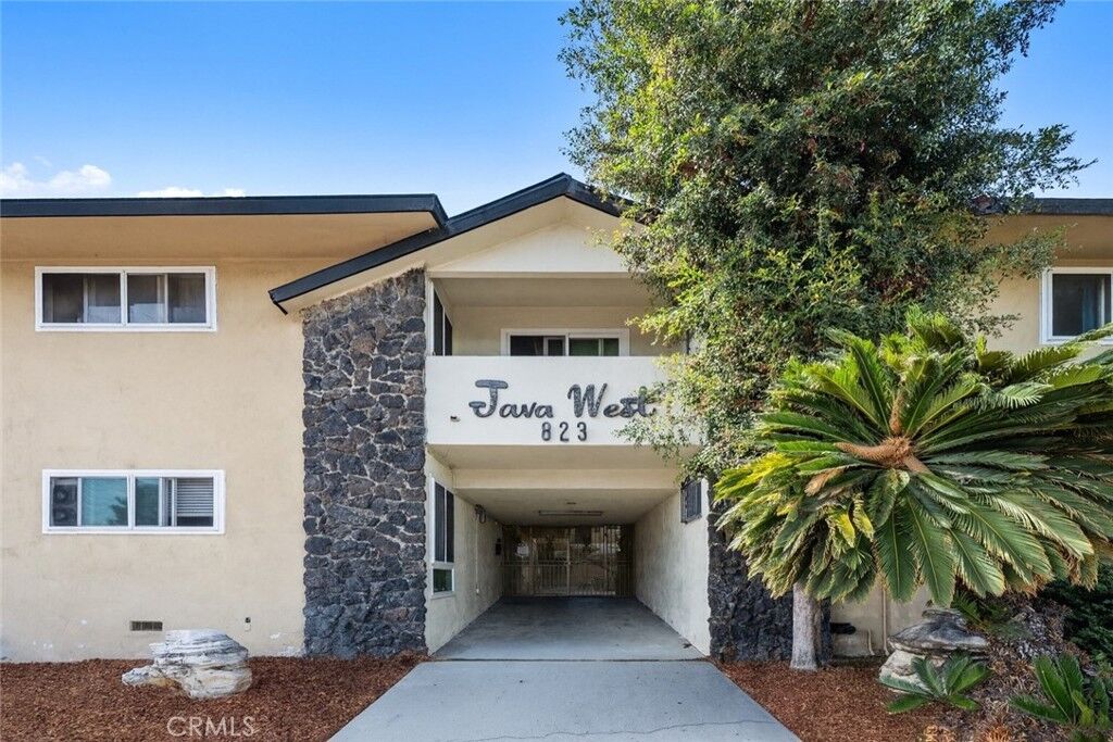 Property Photo:  823 Java Avenue 11  CA 90301 
