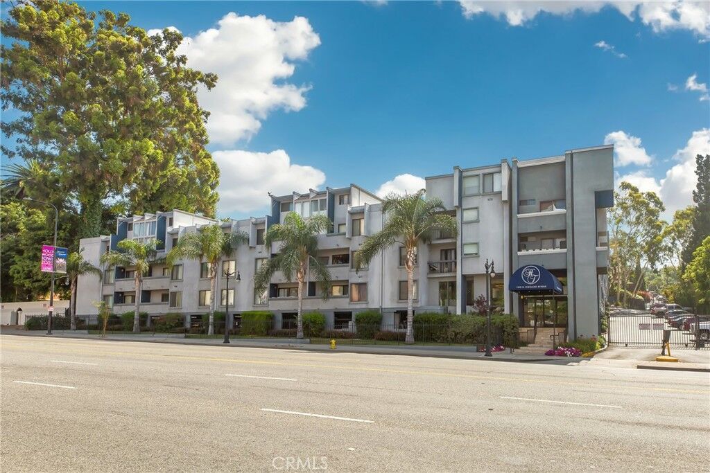 Property Photo: 1940 N Highland Avenue 3 CA 90068