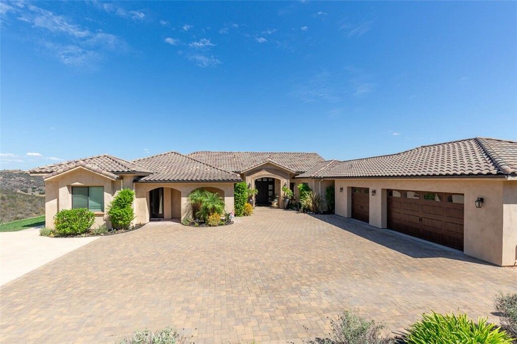 Property Photo:  2260 Panoramic  CA 92084 