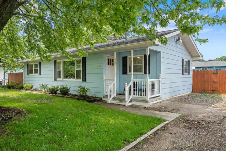 1105 Grant  Charlevoix MI 49720 photo