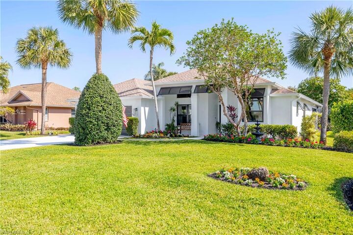 Property Photo:  520 Raven Way  FL 34110