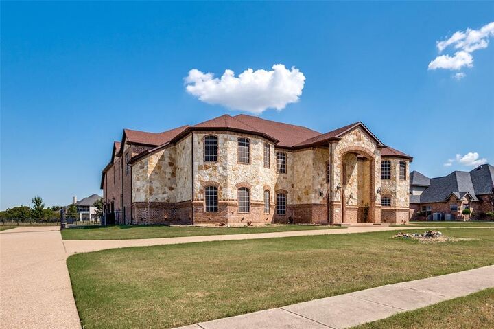 Property Photo: 2507 Waterstone Drive TX 75104