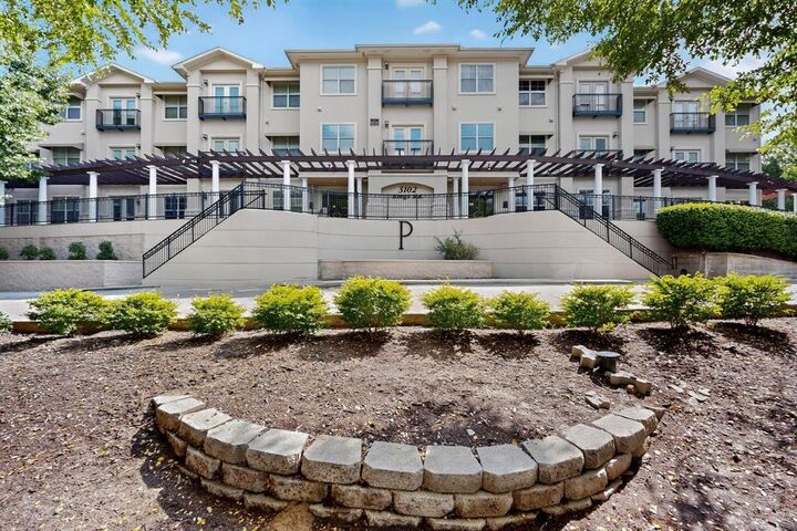 Property Photo: 3102 Kings Road 1307 TX 75219