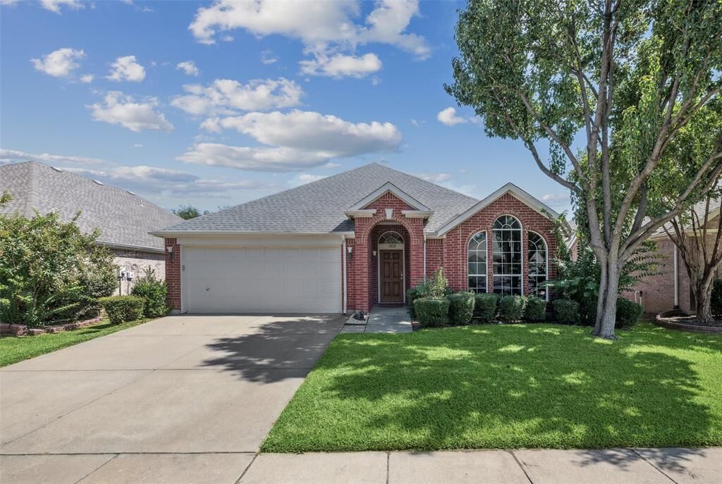 Property Photo:  3010 Honey Locust Drive  TX 76039 