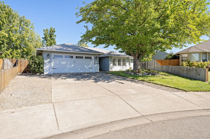 Property Photo:  2458 Sheffield Court  OR 97504 