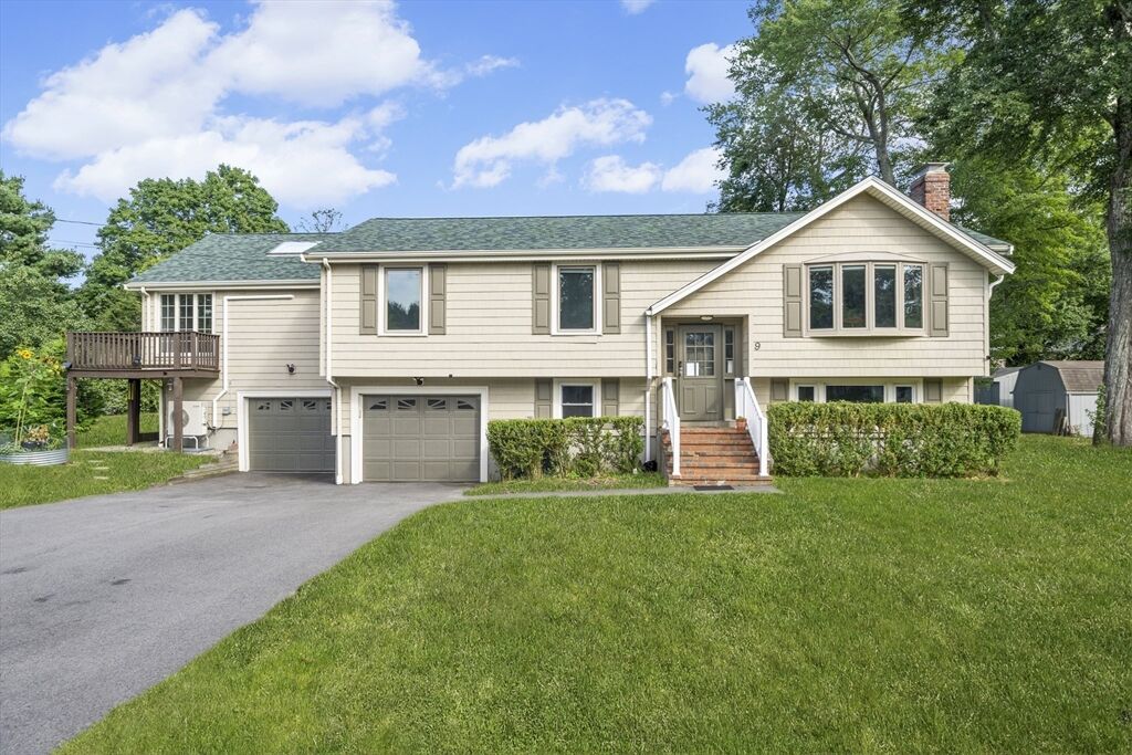 Property Photo:  9 Oak Drive  MA 02762 