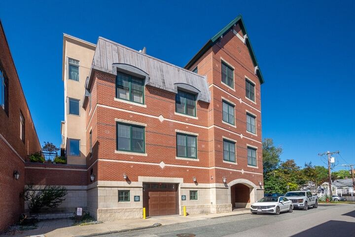 Property Photo:  10 Winchester Pl 301  MA 01890 