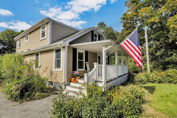 Property Photo:  33 Oakwood Ave  MA 02540 