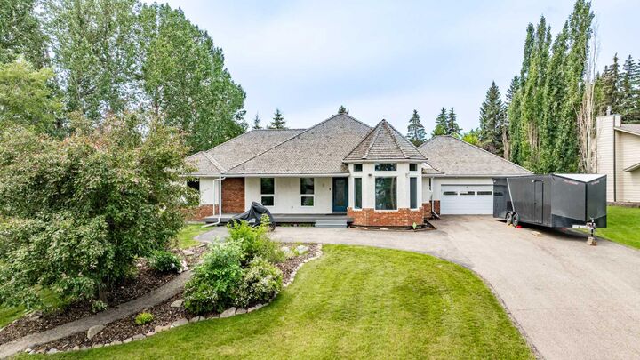 2 Grand Avenue  Norglenwold AB T4S 1S5 photo