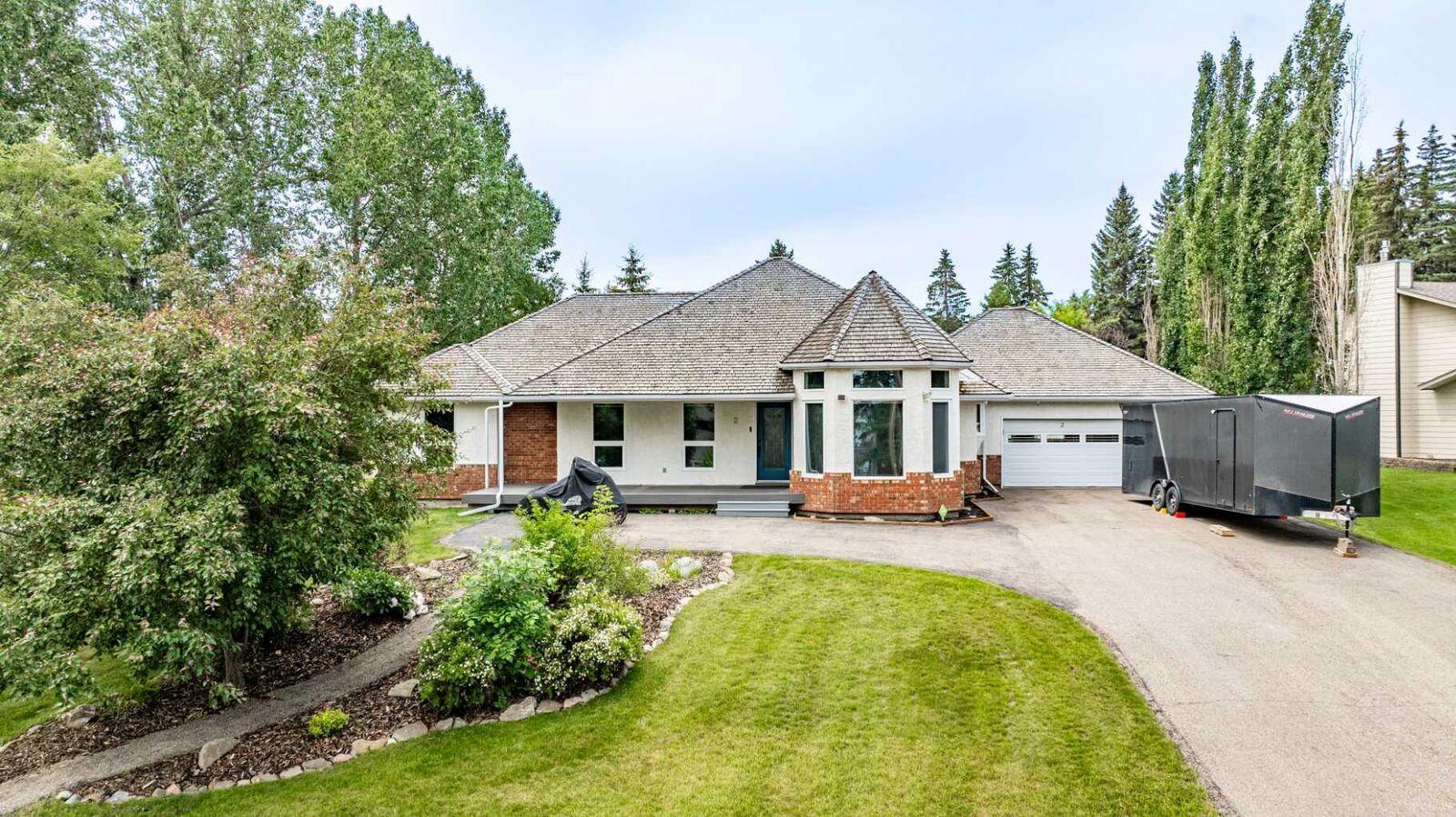 Property Photo:  2 Grand Avenue  AB T4S 1S5 