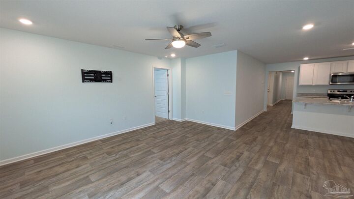 Property Photo:  10624 Queens Gate Cir  FL 32506 