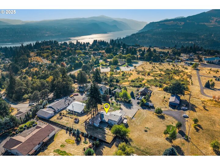 Property Photo: 1175 NW Baker Dr WA 98672