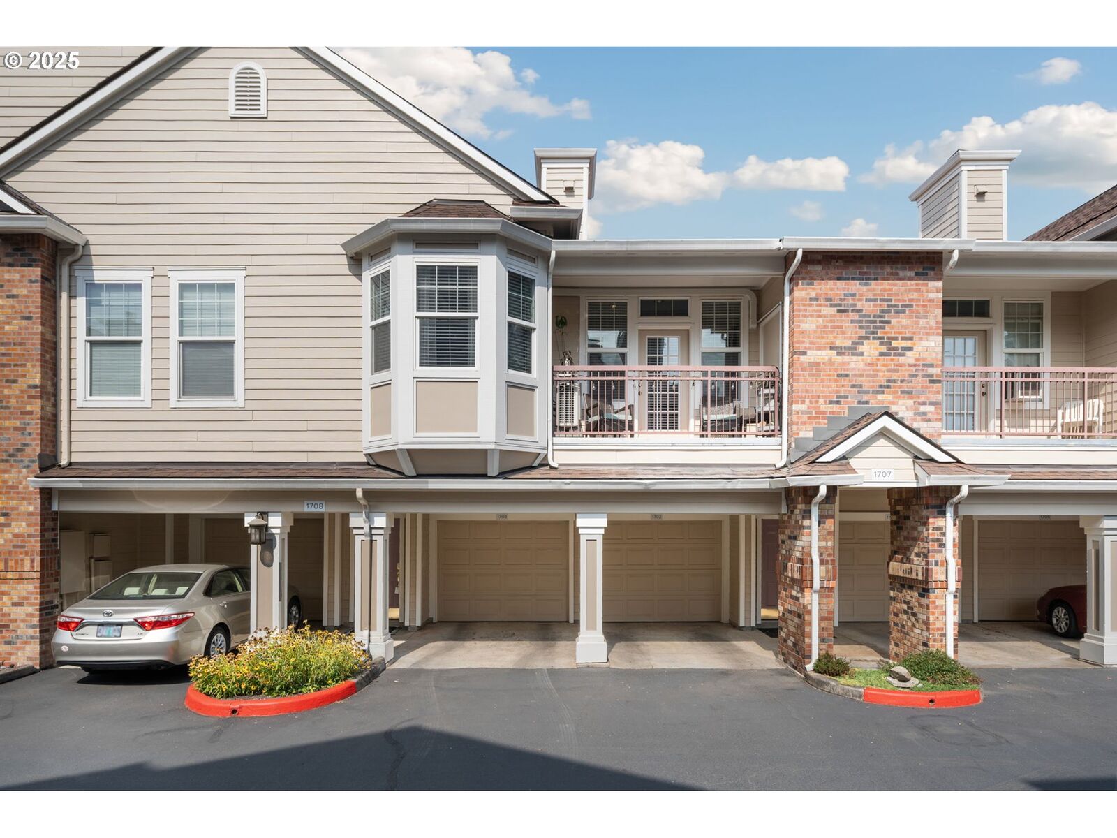 Property Photo:  1145 NE Horizon Loop 1708  OR 97124 