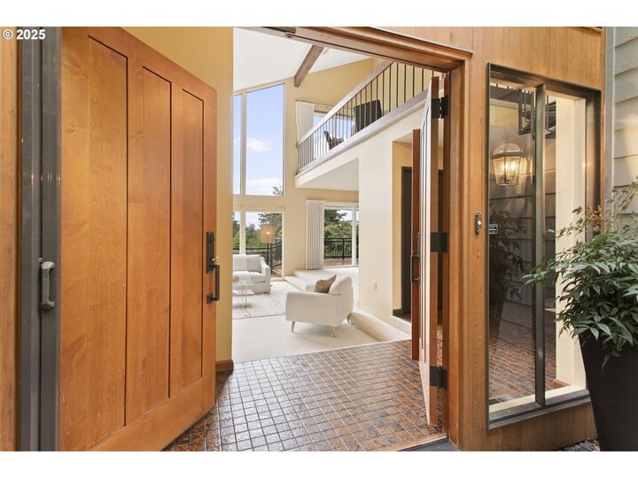 Property Photo:  17901 Hillside Dr  OR 97034 