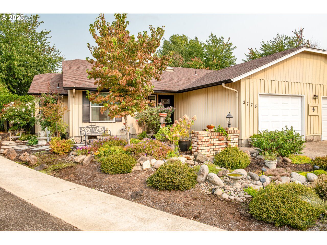 Property Photo: 2776 Dayna Ln OR 97408