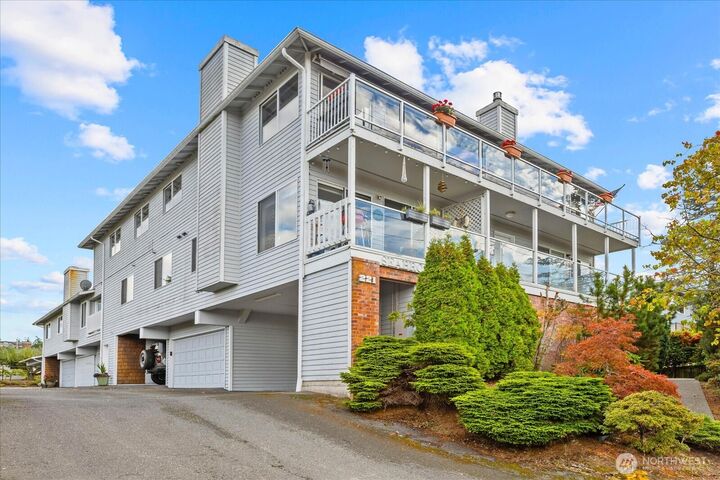Property Photo:  221  3rd Avenue S 7  WA 98020 