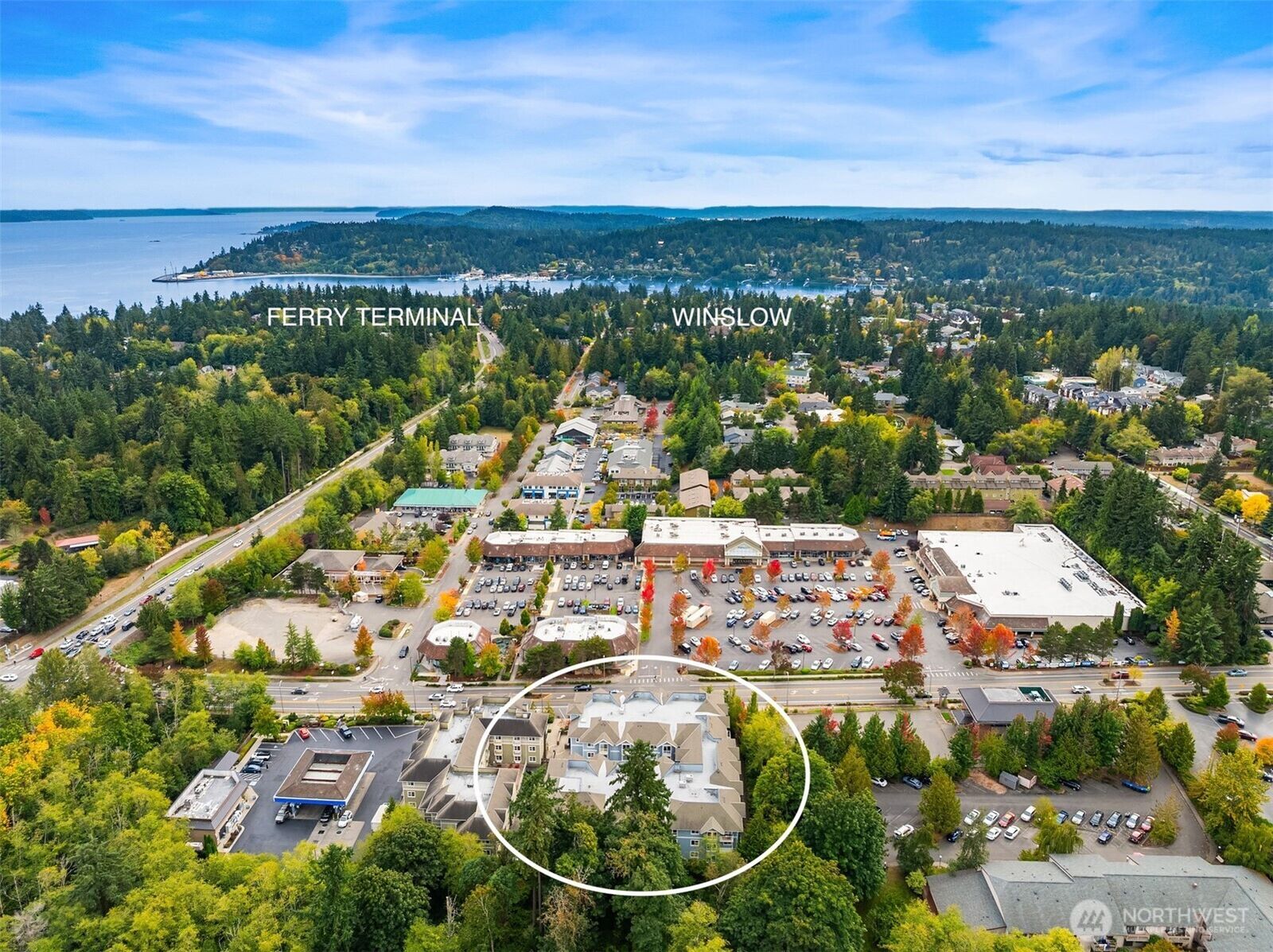 Property Photo:  300  High School Road NE 318  WA 98110 