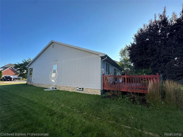 Property Photo:  60 Old Carriage Lane  MI 48446 