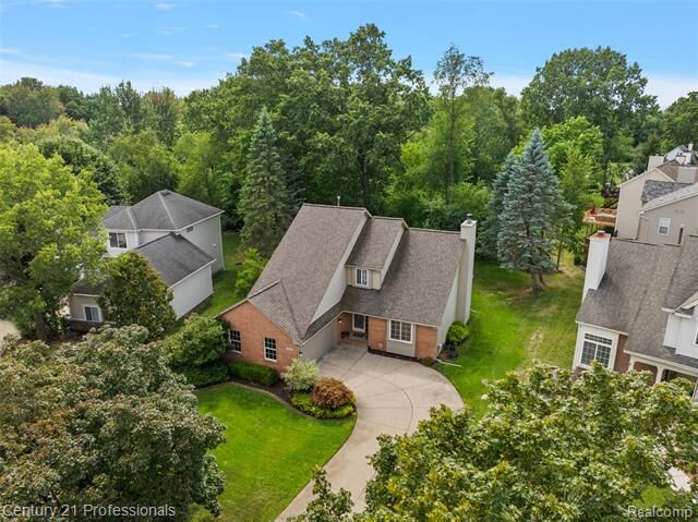 Property Photo:  319 Pine Creek Court  MI 48327 