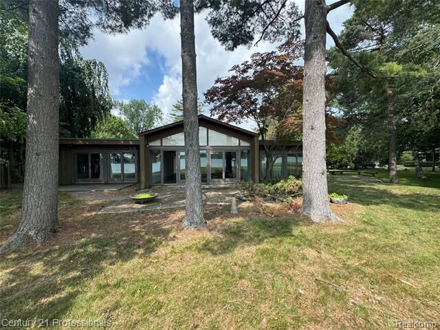 Property Photo: 1054 Lake Angelus Shores MI 48326