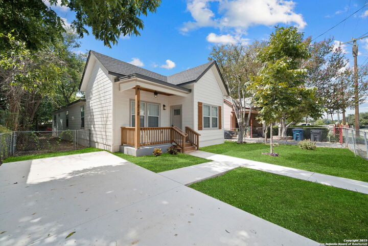 Property Photo:  1212 Morales  TX 78207 
