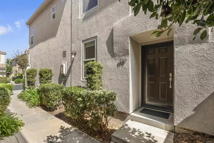 Property Photo:  199 Aurora Ave  CA 92078 