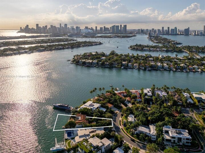 Property Photo: 11 E Rivo Alto Dr FL 33139
