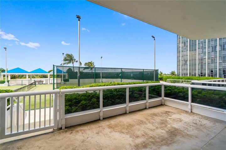Property Photo:  4779 Collins Ave 506  FL 33140 