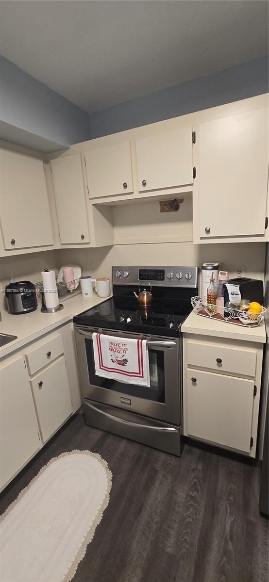 Property Photo: 13500 SW 1st St 302U FL 33027