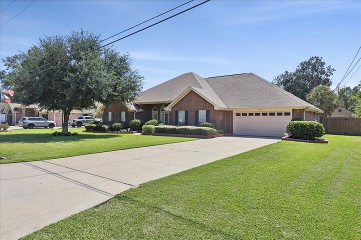 Property Photo:  701 Dawnwood  TX 77632 