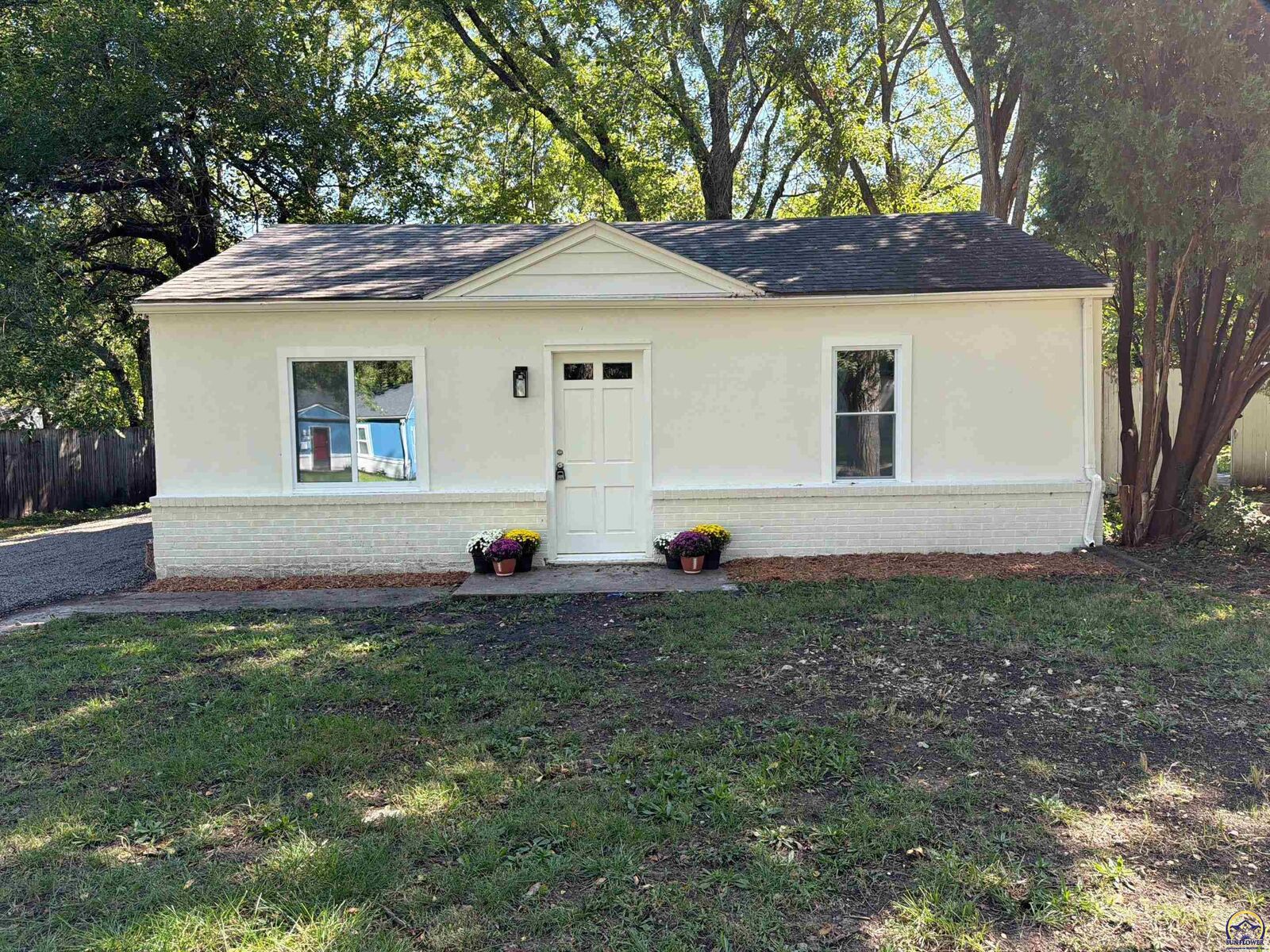 Property Photo:  1804 SW Burnett Rd  KS 66604 