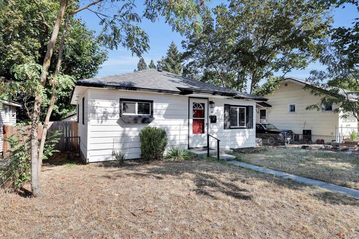 Property Photo: 407 E Sanson Ave WA 99207