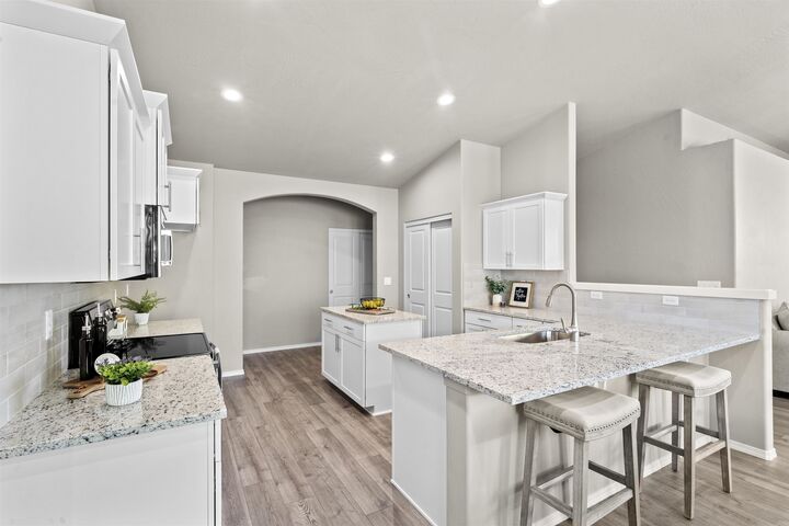 Property Photo:  1528 S Moen St 3/4 Snowbrush  WA 99016 