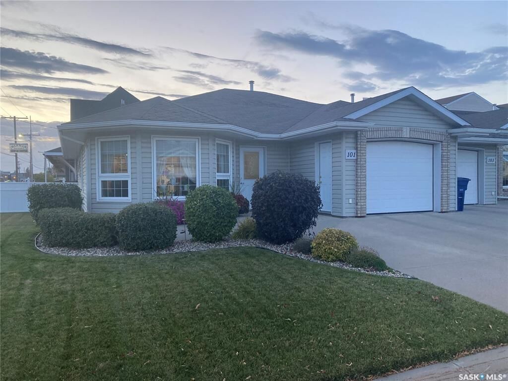 Property Photo:  410 Peters Street 101  SK S0K 4S0 