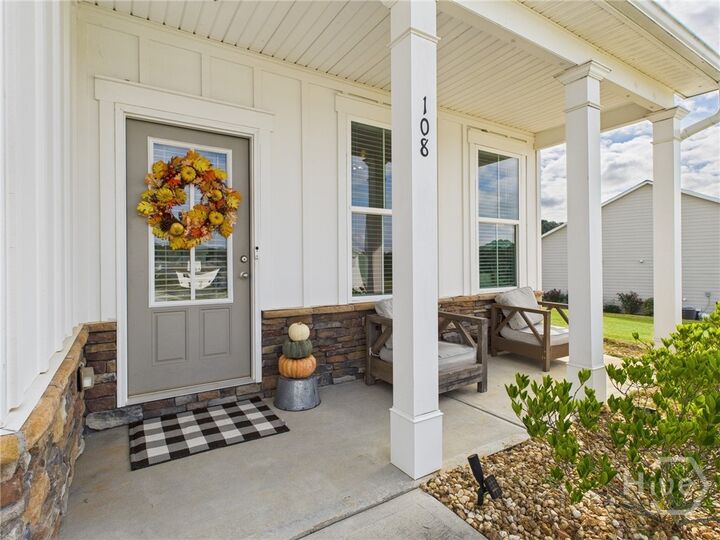 Property Photo:  108 Bowman Court  GA 30666