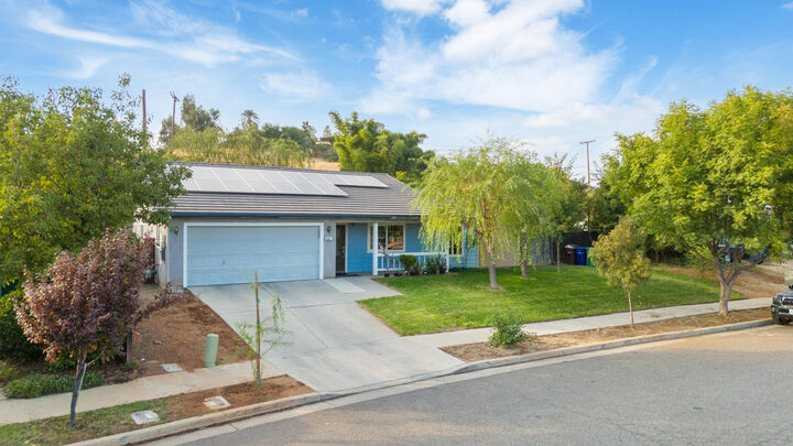 Property Photo:  1021 Princeton Avenue  CA 93247 